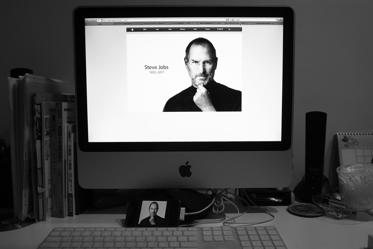 How calligraphy shaped Steve Jobs and Apple’s typographic legacy TypeRoom